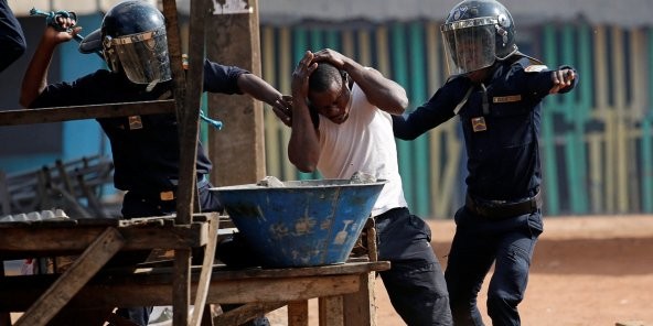 cote-divoire-des-manifestations-contre-la-candidature-de-ouattara-tournent-a-laffrontement